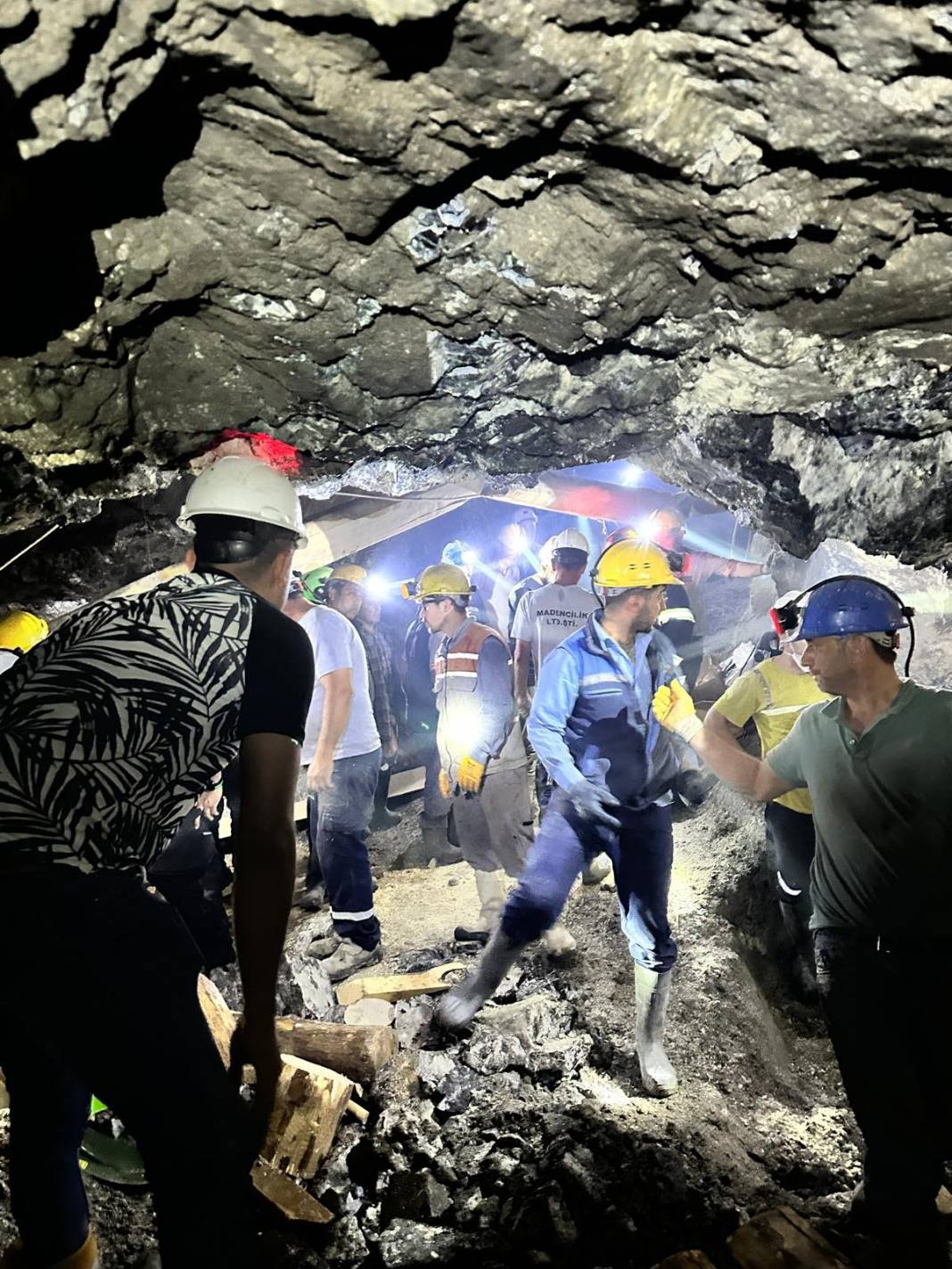 Göçük altından alkışlarla kurtarılan maden işçisinden acı haber 4